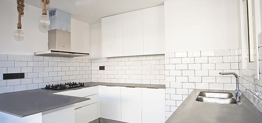 Cocina style mediterraneo color marron, blanco, gris, gris  diseñado por grupoinventia | Arquitecto Técnico | Copyright Grupo Inventia