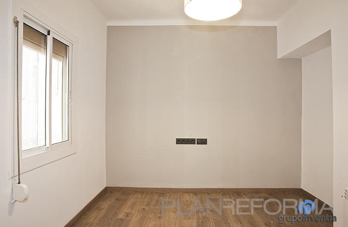 Dormitorio style moderno color marron, blanco  diseñado por grupoinventia | Arquitecto Técnico | Copyright Grupo Inventia