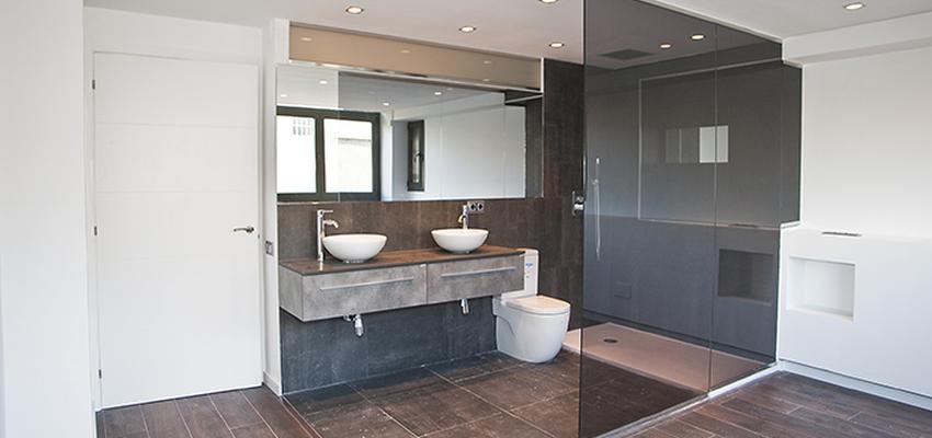 Baño style contemporaneo color marron, blanco, gris  diseñado por grupoinventia | Arquitecto Técnico | Copyright Grupo Inventia