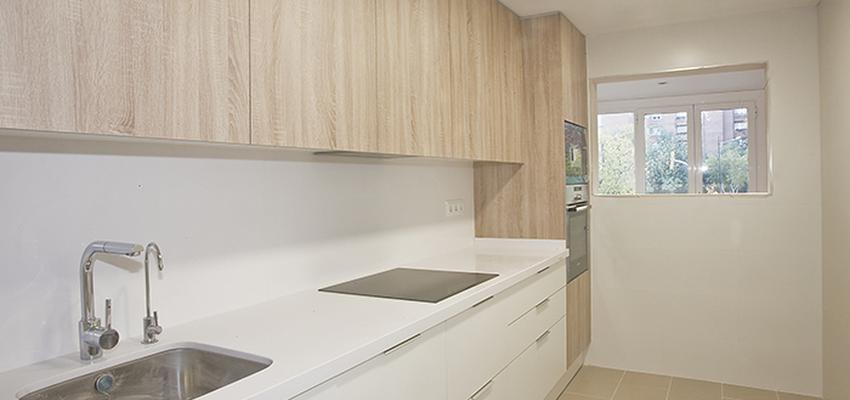 Cocina style contemporaneo color beige, beige, blanco, gris  diseñado por grupoinventia | Arquitecto Técnico | Copyright Grupo Inventia