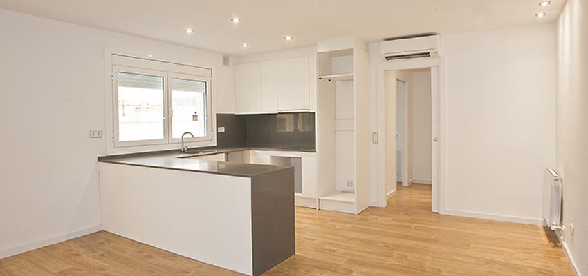 Cocina style contemporaneo color beige, blanco, gris  diseñado por grupoinventia | Arquitecto Técnico | Copyright Grupo Inventia