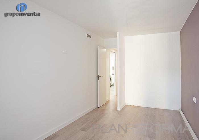 Dormitorio style contemporaneo color marron, marron, blanco  diseñado por grupoinventia | Arquitecto Técnico | Copyright Grupo Inventia
