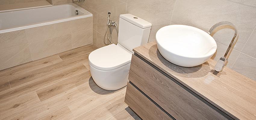 Baño style moderno color beige, marron, blanco  diseñado por grupoinventia | Arquitecto Técnico | Copyright Grupo Inventia