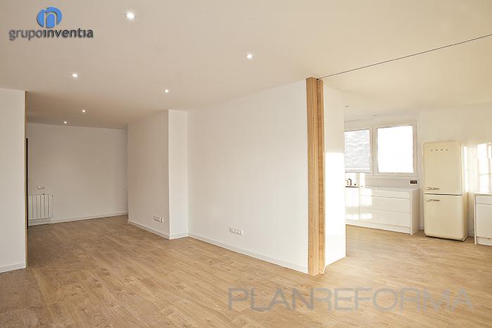 Cocina style moderno color beige, marron, blanco  diseñado por grupoinventia | Arquitecto Técnico | Copyright Grupo Inventia