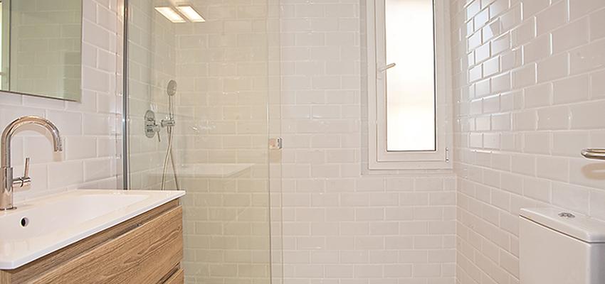 Baño style moderno color marron, beige, blanco  diseñado por grupoinventia | Arquitecto Técnico | Copyright Grupo Inventia