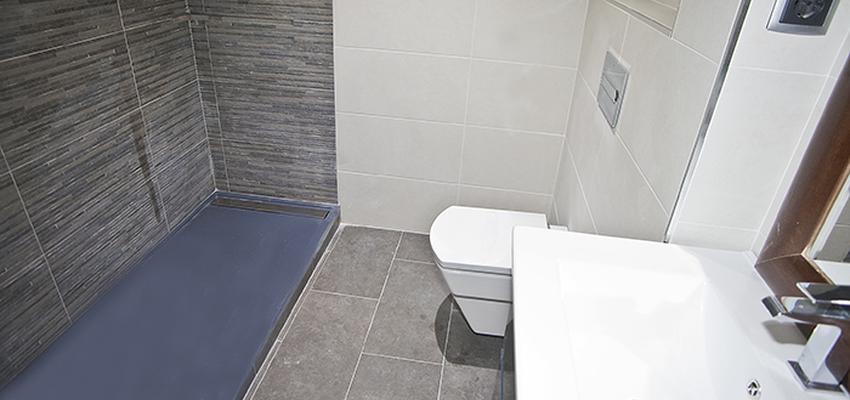 Baño style tradicional color azul oscuro, blanco, gris  diseñado por grupoinventia | Arquitecto Técnico | Copyright Grupo Inventia