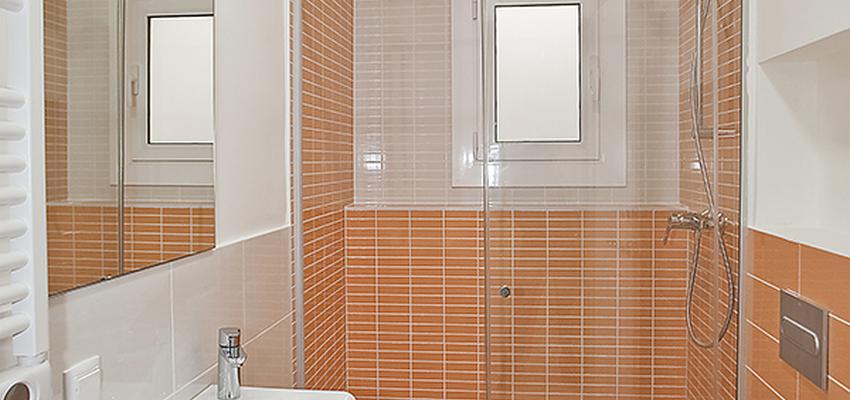 Baño Estilo contemporaneo Color ocre, blanco, gris  diseñado por grupoinventia | Arquitecto Técnico | Copyright Grupo Inventia