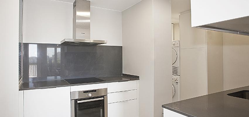 Cocina Estilo contemporaneo Color blanco, gris, negro  diseñado por grupoinventia | Arquitecto Técnico | Copyright Grupo Inventia