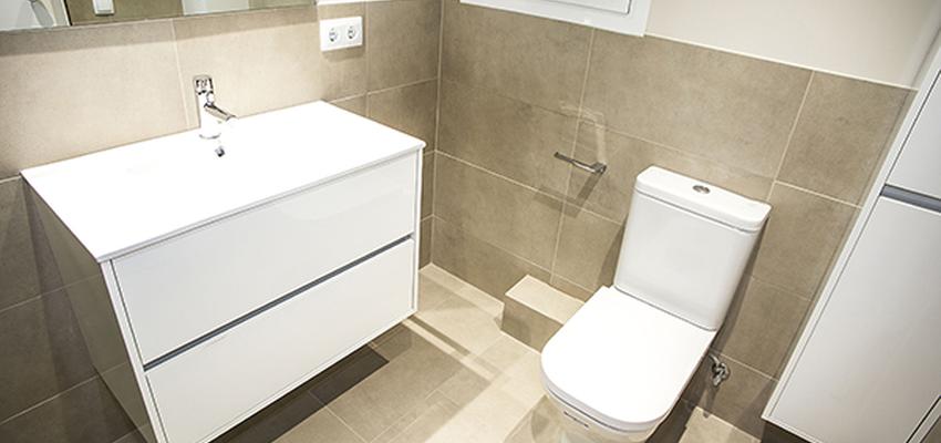 Baño Estilo contemporaneo Color beige, blanco  diseñado por grupoinventia | Arquitecto Técnico | Copyright Grupo Inventia