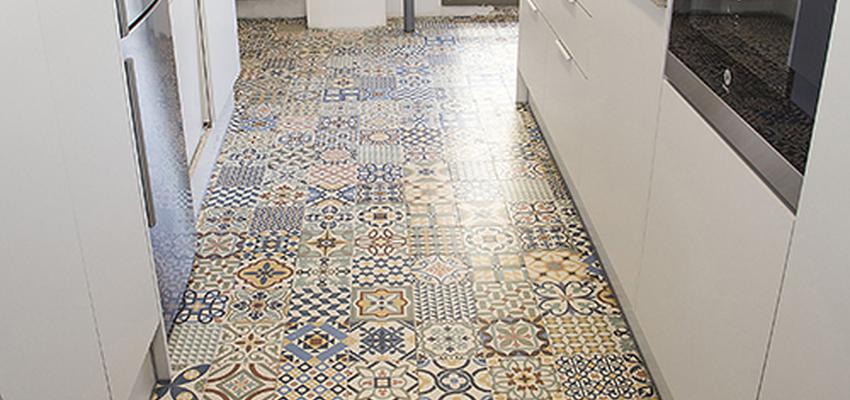 Cocina Estilo contemporaneo Color marron, blanco, gris  diseñado por grupoinventia | Arquitecto Técnico | Copyright Grupo Inventia