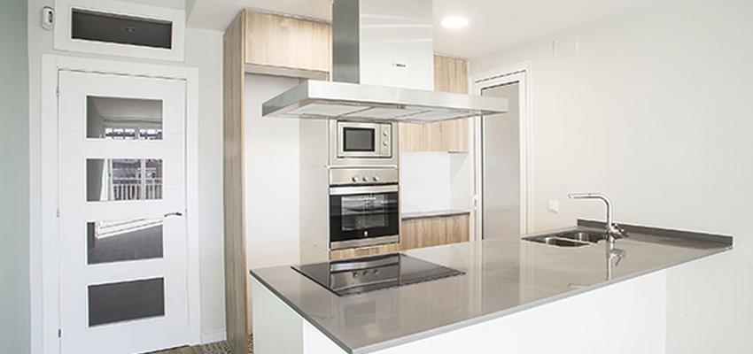 Cocina Estilo contemporaneo Color beige, blanco, gris  diseñado por grupoinventia | Arquitecto Técnico | Copyright Grupo Inventia