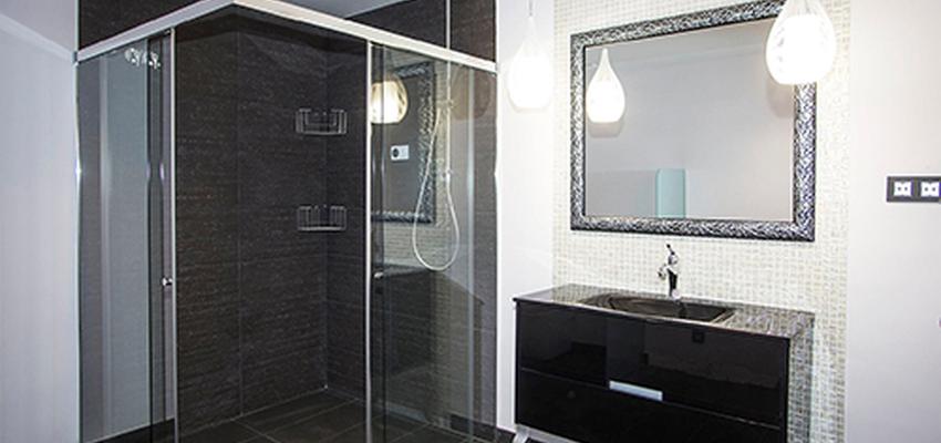 Baño Estilo clasico Color blanco, gris, negro  diseñado por grupoinventia | Arquitecto Técnico | Copyright Grupo Inventia