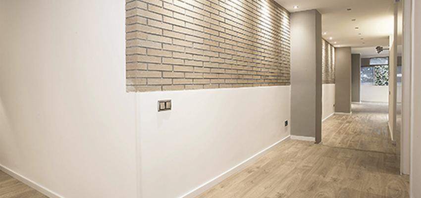 Recibidor Estilo contemporaneo Color beige, marron, blanco  diseñado por grupoinventia | Arquitecto Técnico | Copyright Grupo Inventia