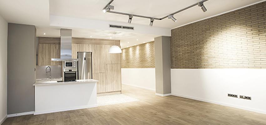 Cocina, Salon Estilo contemporaneo Color beige, blanco, gris  diseñado por grupoinventia | Arquitecto Técnico | Copyright Grupo Inventia