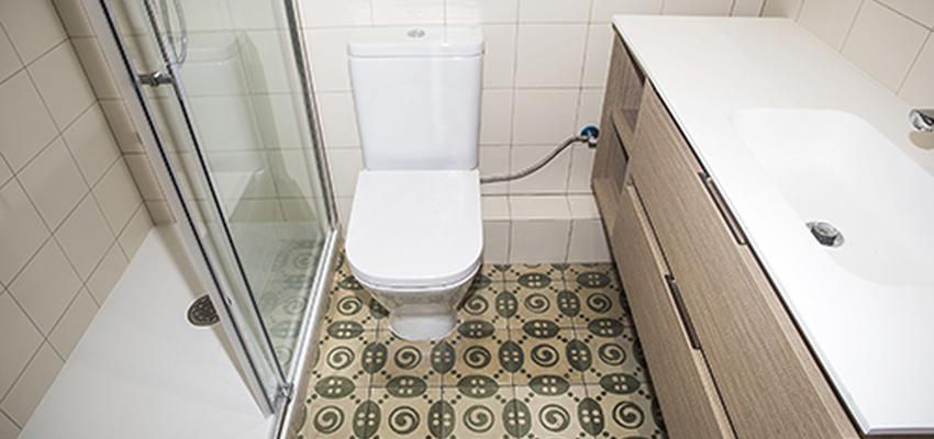 Baño Estilo vintage Color beige, marron, blanco  diseñado por grupoinventia | Arquitecto Técnico | Copyright Grupo Inventia