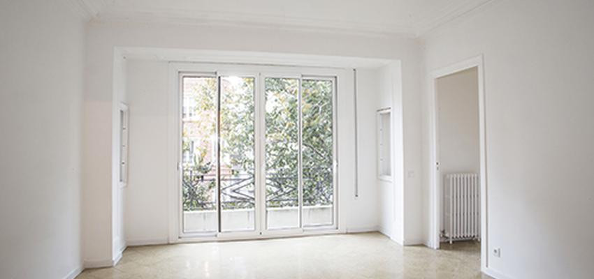 Salon Estilo clasico Color beige, blanco  diseñado por grupoinventia | Arquitecto Técnico | Copyright Grupo Inventia