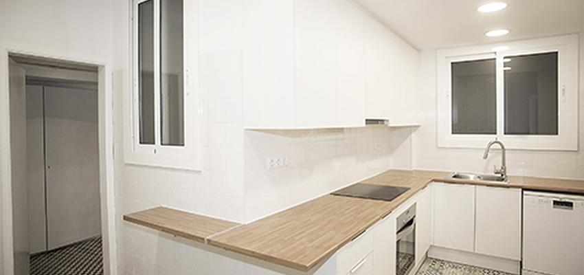 Cocina Estilo clasico Color beige, blanco, gris  diseñado por grupoinventia | Arquitecto Técnico | Copyright Grupo Inventia