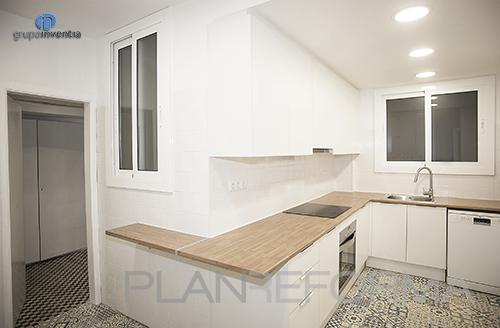 Cocina Estilo clasico Color beige, blanco, gris  diseñado por grupoinventia | Arquitecto Técnico | Copyright Grupo Inventia