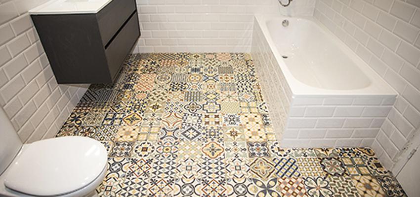 Baño Estilo clasico Color beige, marron, blanco  diseñado por grupoinventia | Arquitecto Técnico | Copyright Grupo Inventia