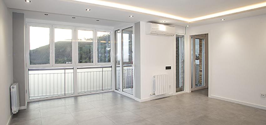 Salon Estilo mediterraneo Color beige, blanco, gris  diseñado por grupoinventia | Arquitecto Técnico | Copyright Grupo Inventia