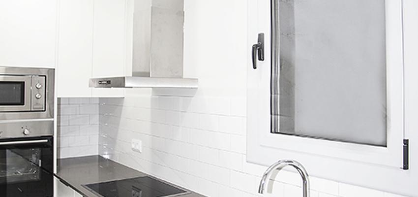 Cocina Estilo contemporaneo Color blanco, gris, gris  diseñado por grupoinventia | Arquitecto Técnico | Copyright Grupo Inventia