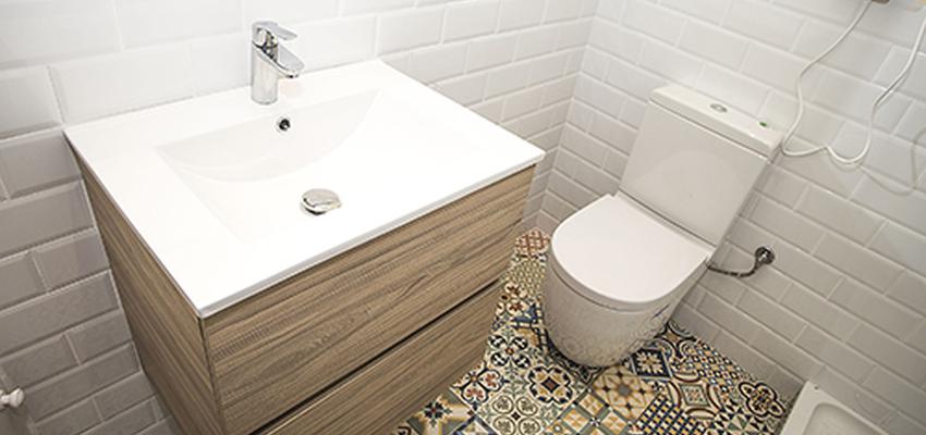 Baño Estilo vintage Color beige, marron, blanco  diseñado por grupoinventia | Arquitecto Técnico | Copyright Grupo Inventia