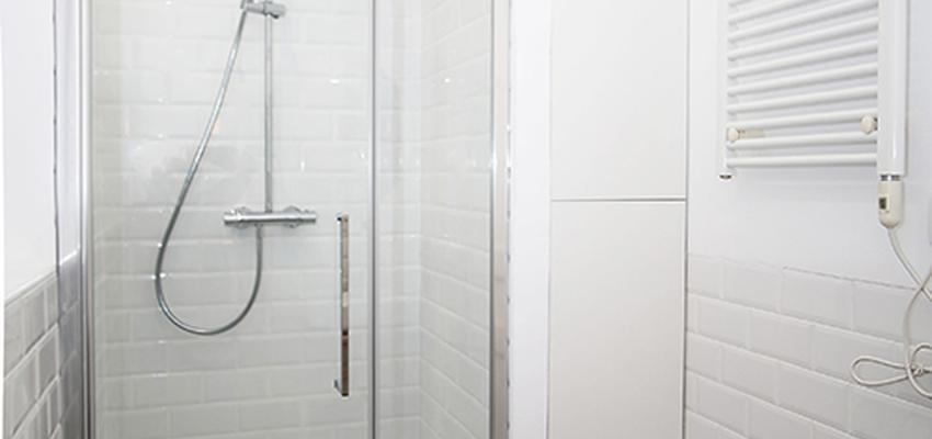 Baño Estilo vintage Color azul cielo, blanco  diseñado por grupoinventia | Arquitecto Técnico | Copyright Grupo Inventia