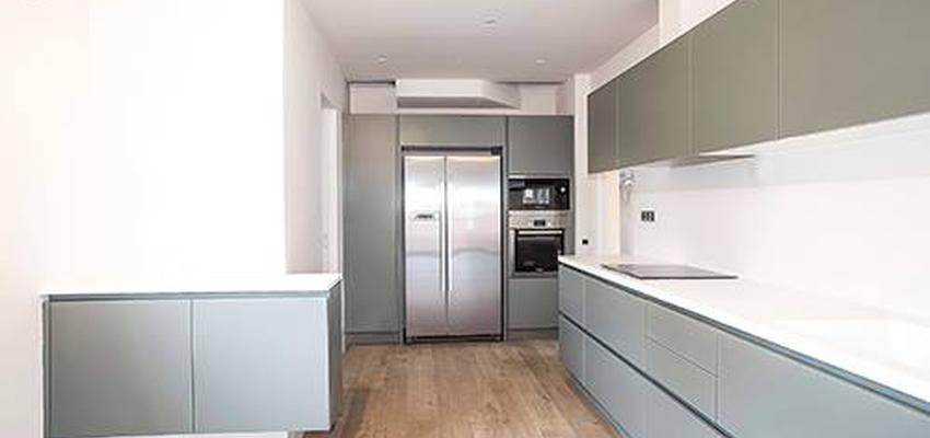 Cocina Estilo moderno Color marron, blanco, gris  diseñado por grupoinventia | Arquitecto Técnico | Copyright Grupo Inventia