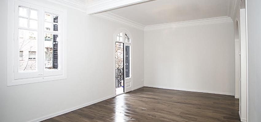 Salon Estilo clasico Color beige, marron, blanco  diseñado por grupoinventia | Arquitecto Técnico | Copyright Grupo Inventia