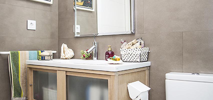 Baño Estilo moderno Color beige, marron, blanco  diseñado por grupoinventia | Arquitecto Técnico | Copyright Grupo Inventia