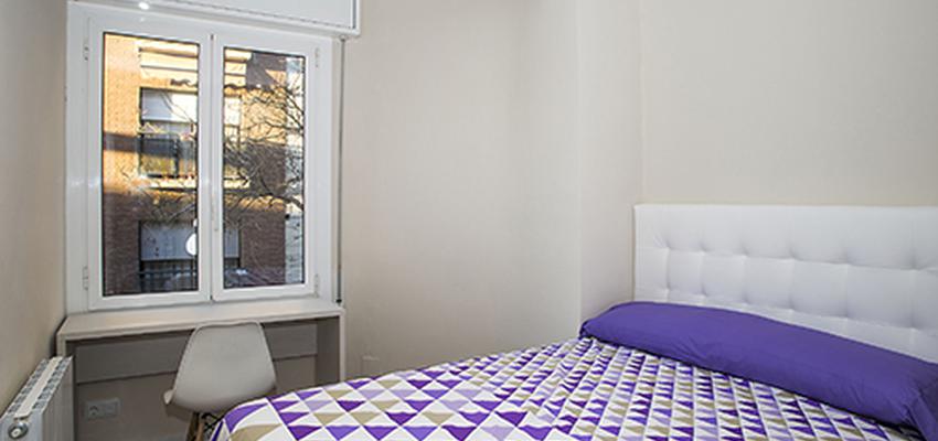 Dormitorio Estilo moderno Color violeta, beige, blanco  diseñado por grupoinventia | Arquitecto Técnico | Copyright Grupo Inventia