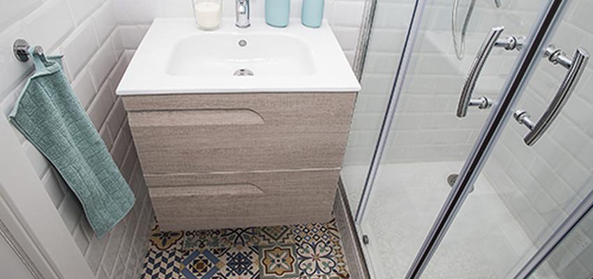 Baño Estilo moderno Color verde, marron, blanco  diseñado por grupoinventia | Arquitecto Técnico | Copyright Grupo Inventia