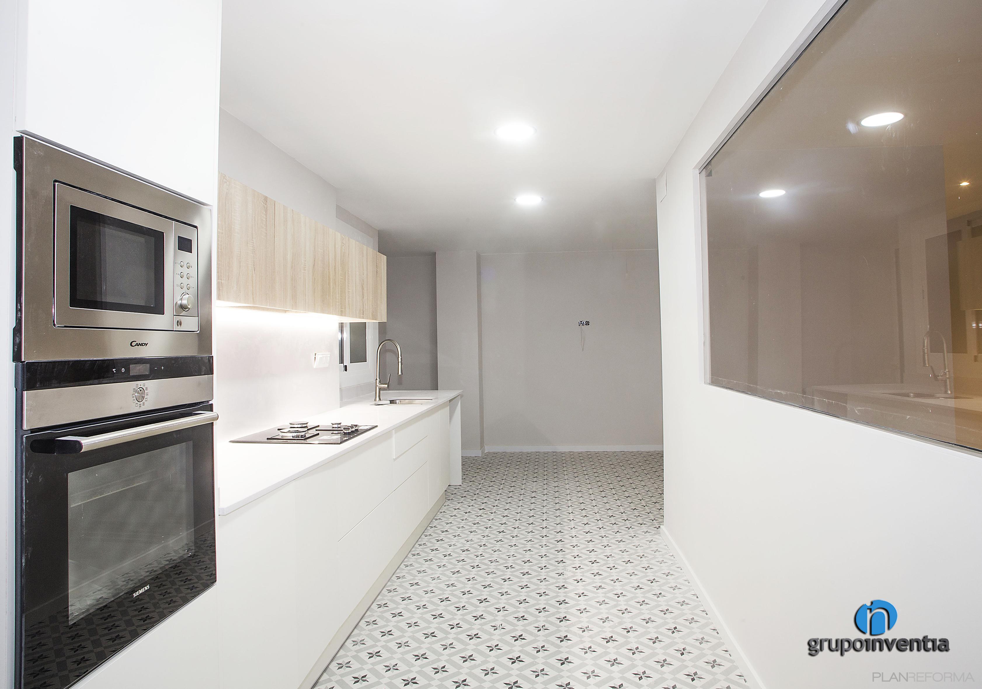 Cocina Estilo contemporaneo Color beige, blanco, gris