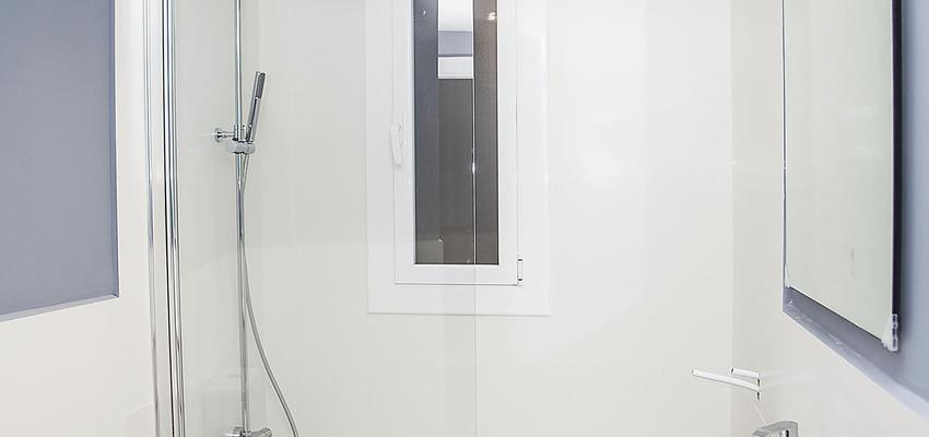 Baño Estilo contemporaneo Color azul cielo, marron, blanco  diseñado por grupoinventia | Arquitecto Técnico | Copyright Grupo Inventia