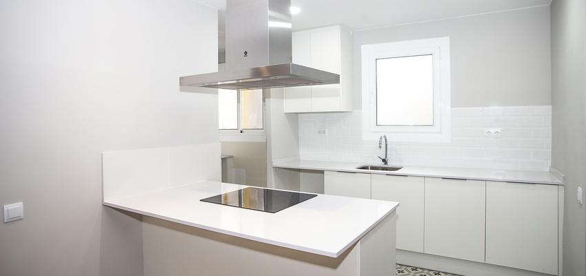 Cocina Estilo contemporaneo Color beige, blanco, gris  diseñado por grupoinventia | Arquitecto Técnico | Copyright Grupo Inventia