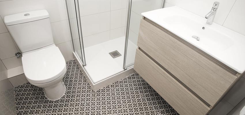 Baño Estilo contemporaneo Color beige, marron, blanco  diseñado por grupoinventia | Arquitecto Técnico | Copyright Grupo Inventia