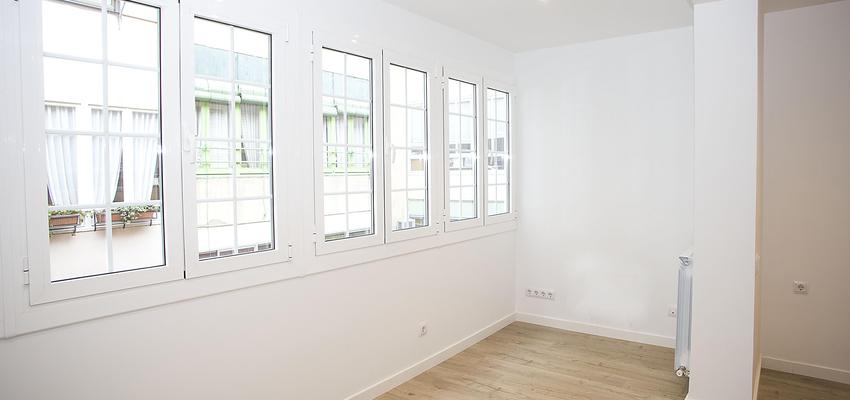 Salon Estilo contemporaneo Color beige, marron, blanco  diseñado por grupoinventia | Arquitecto Técnico | Copyright Grupo Inventia