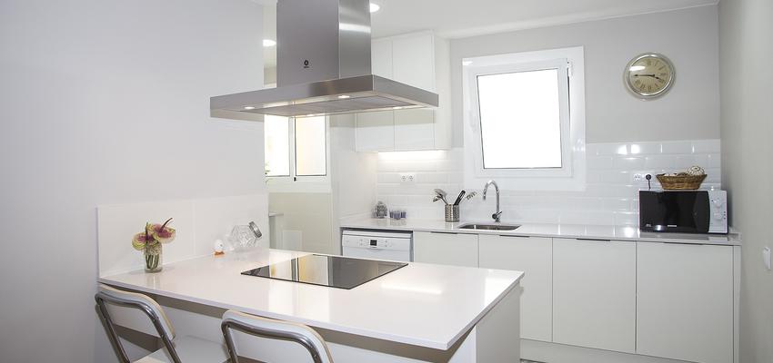 Cocina Estilo moderno Color blanco, gris, gris  diseñado por grupoinventia | Arquitecto Técnico | Copyright Grupo Inventia