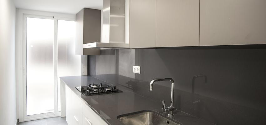 Cocina Estilo contemporaneo Color blanco, gris, gris  diseñado por grupoinventia | Arquitecto Técnico | Copyright Grupo Inventia