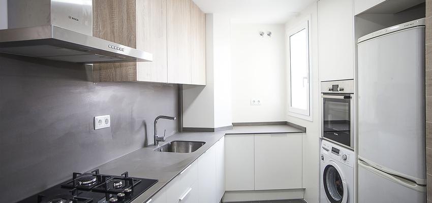 Cocina Estilo mediterraneo Color marron, blanco, gris  diseñado por grupoinventia | Arquitecto Técnico | Copyright Grupo Inventia