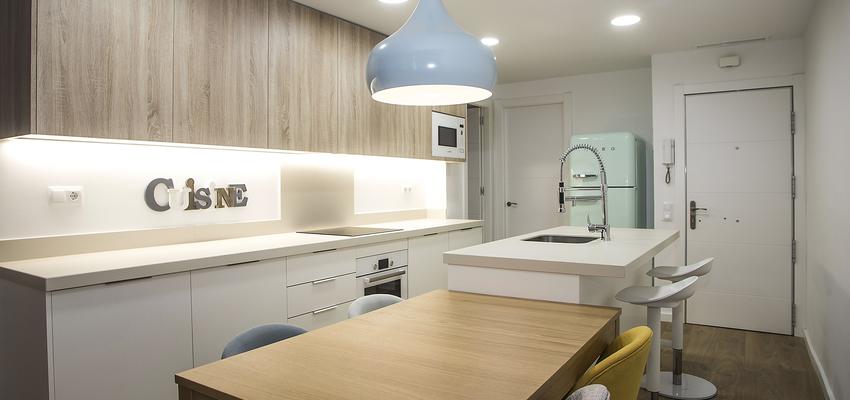 Comedor, Cocina Estilo moderno Color verde, beige, blanco  diseñado por grupoinventia | Arquitecto Técnico | Copyright Grupo Inventia