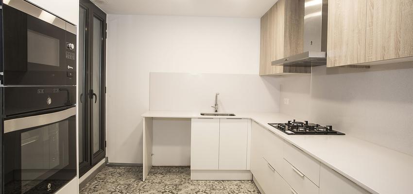 Cocina Estilo contemporaneo Color beige, marron, blanco  diseñado por grupoinventia | Arquitecto Técnico | Copyright Grupo Inventia