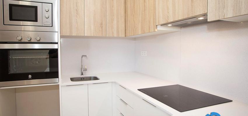 Cocina Estilo contemporaneo Color beige, blanco, gris  diseñado por grupoinventia | Arquitecto Técnico | Copyright Grupo Inventia