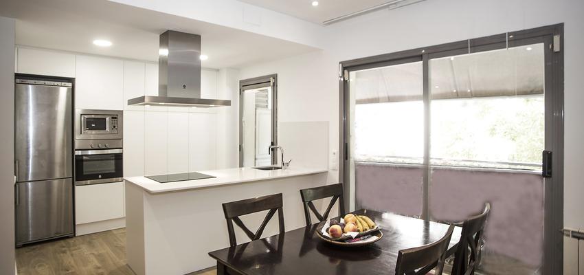 Cocina Estilo contemporaneo Color marron, blanco, gris  diseñado por grupoinventia | Arquitecto Técnico | Copyright Grupo Inventia