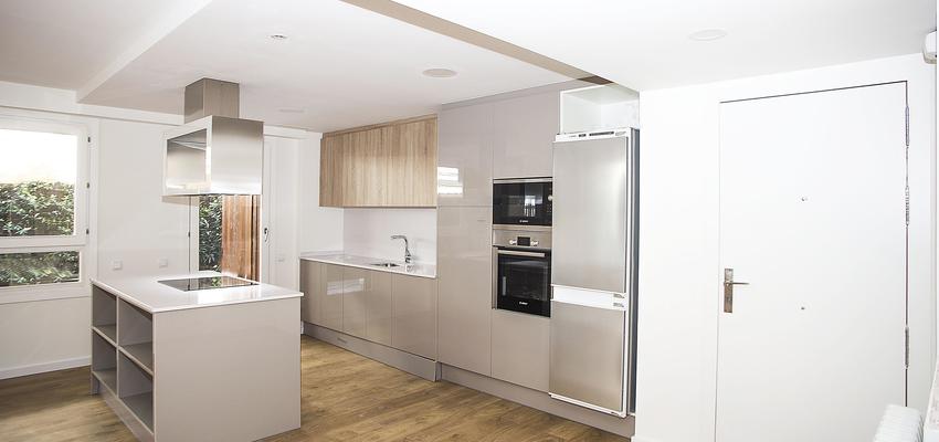 Cocina Estilo moderno Color marron, blanco, gris  diseñado por grupoinventia | Arquitecto Técnico | Copyright Grupo Inventia