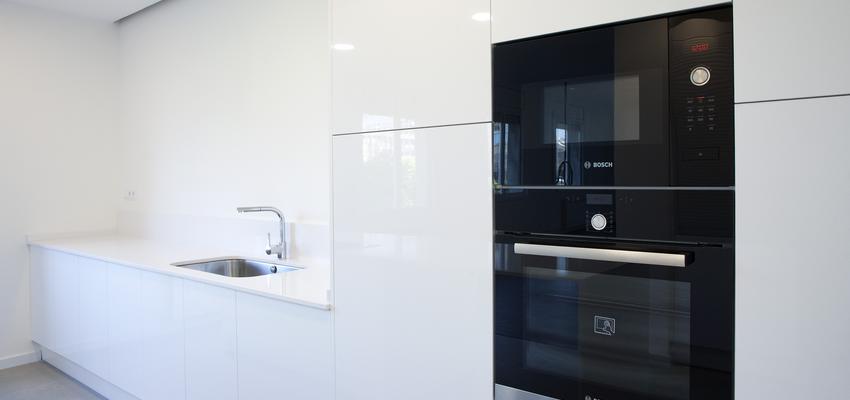 Cocina Estilo moderno Color blanco, gris  diseñado por grupoinventia | Arquitecto Técnico | Copyright Grupo Inventia