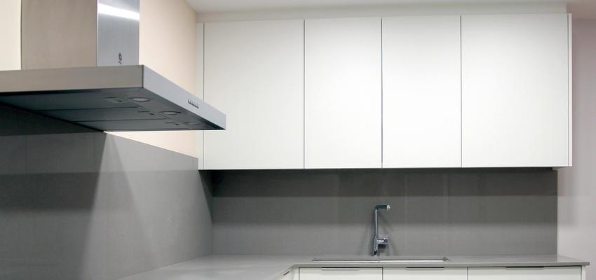 Cocina Estilo contemporaneo Color beige, blanco, gris  diseñado por grupoinventia | Arquitecto Técnico | Copyright Grupo Inventia