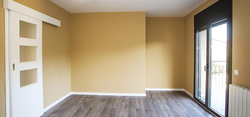 Salon Estilo contemporaneo Color amarillo, marron, blanco  diseñado por grupoinventia | Arquitecto Técnico | Copyright Grupo Inventia