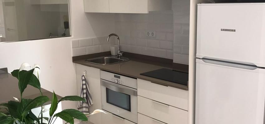 Cocina Estilo contemporaneo Color beige, marron, blanco  diseñado por grupoinventia | Arquitecto Técnico | Copyright Grupo Inventia