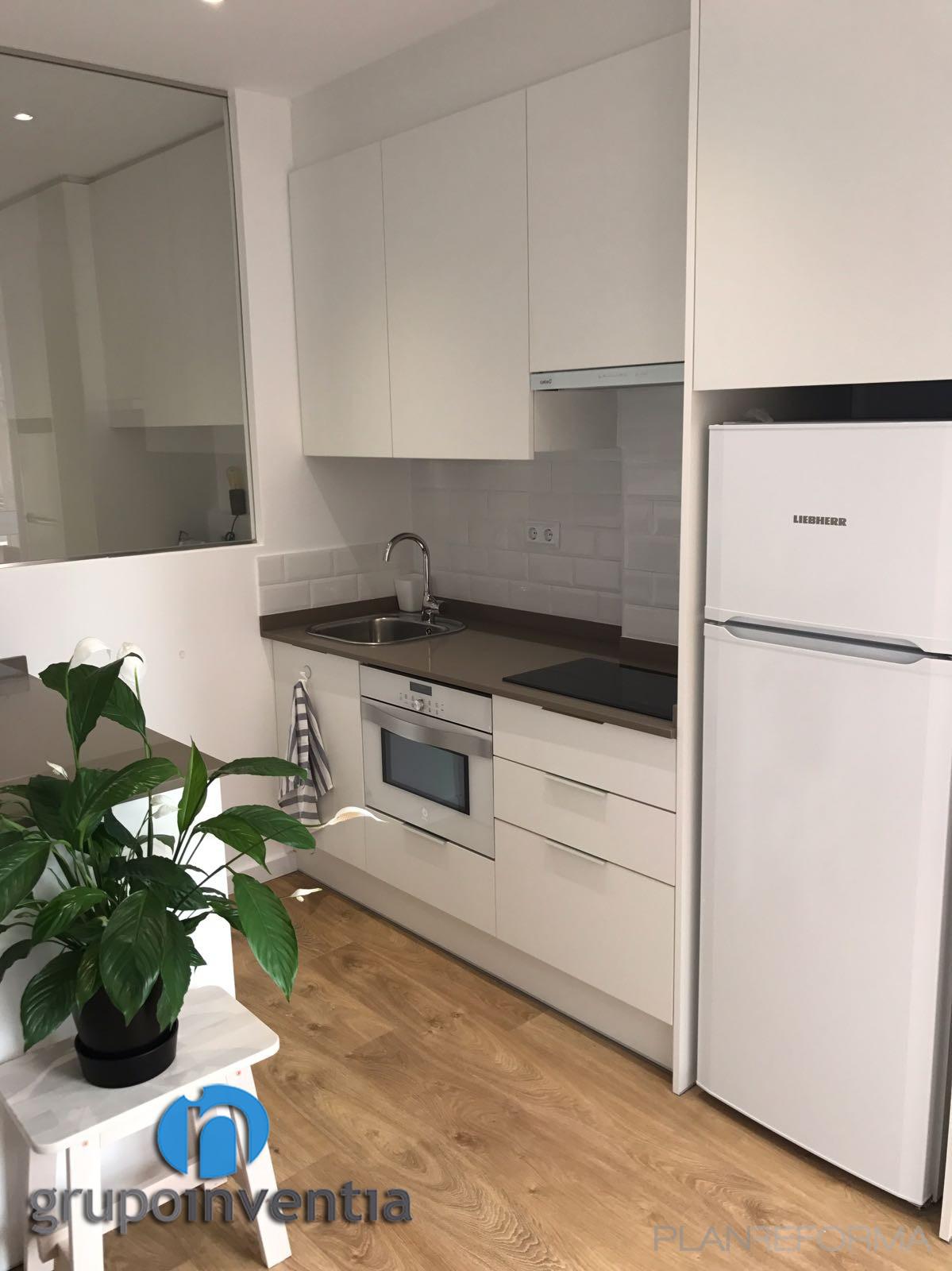 Cocina Estilo contemporaneo Color beige, marron, blanco